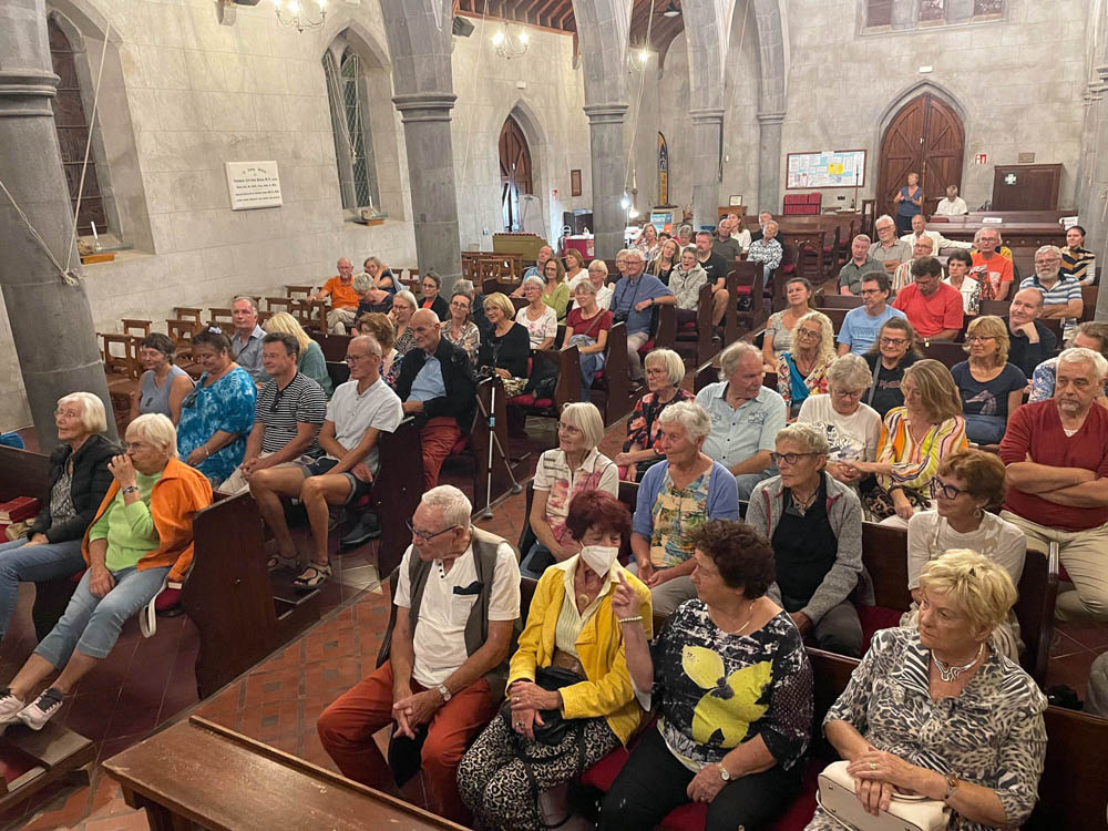 Circa 70 Personen erschienen zur Autorenlesung von Armand Amapolas, im November 2024 in der Anglikanischen Kirche, Puerto de la Cruz